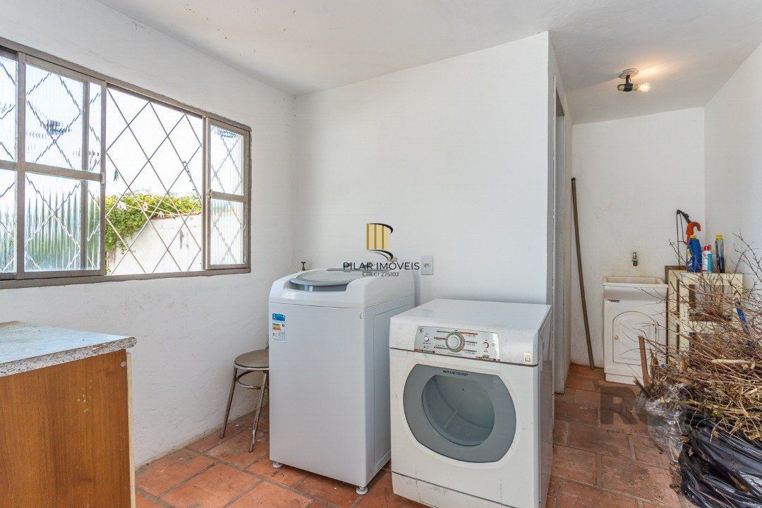 Casa com 3 Quartos à Venda, 293 m² por R$ 650.000