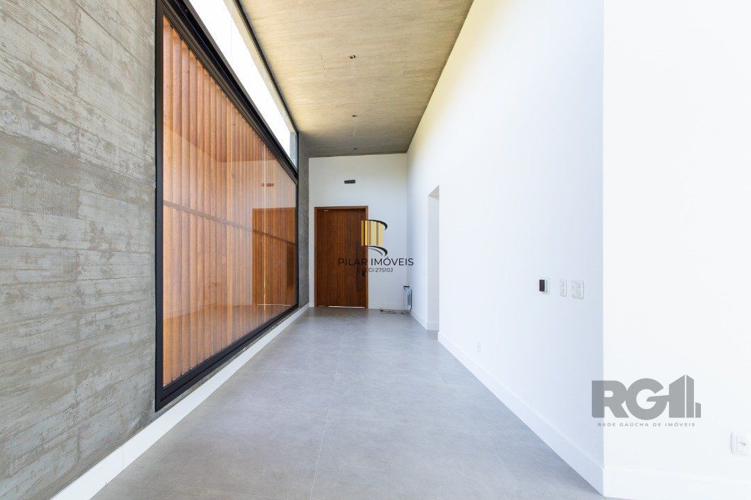 A Casa Le Mans, uma residência térrea de esquina com 389,48m2 de área coberta