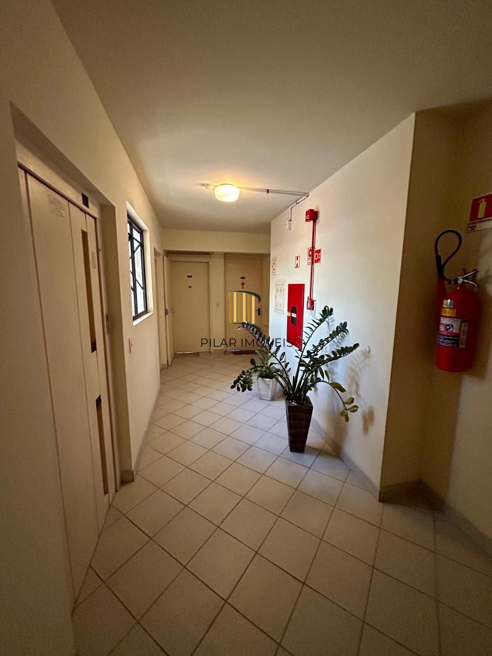 Belo apartamento, 2 quartos, elevador - Bairro Glória