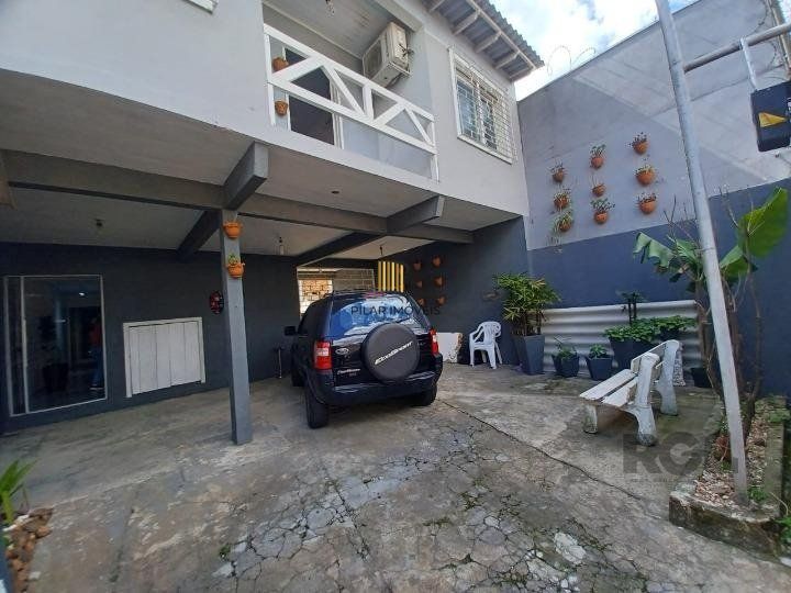 Casa 4 dormitórios no bairro Navegantes