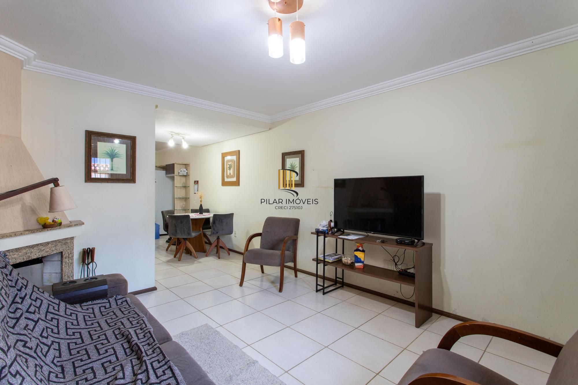 Casa 3 dormitórios no bairro Hípica