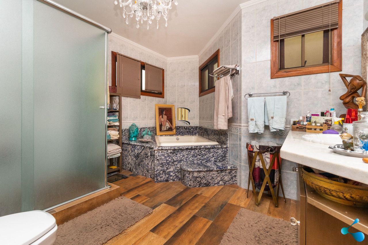 Casa 4 dormitórios no bairro Tristeza