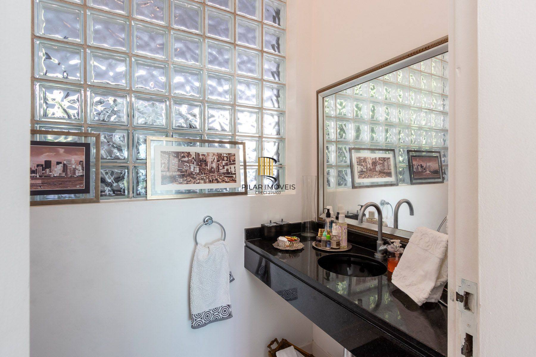 Casa para Venda - 470m², 3 dormitórios, sendo 1 suites, 6 vagas - Nonoai