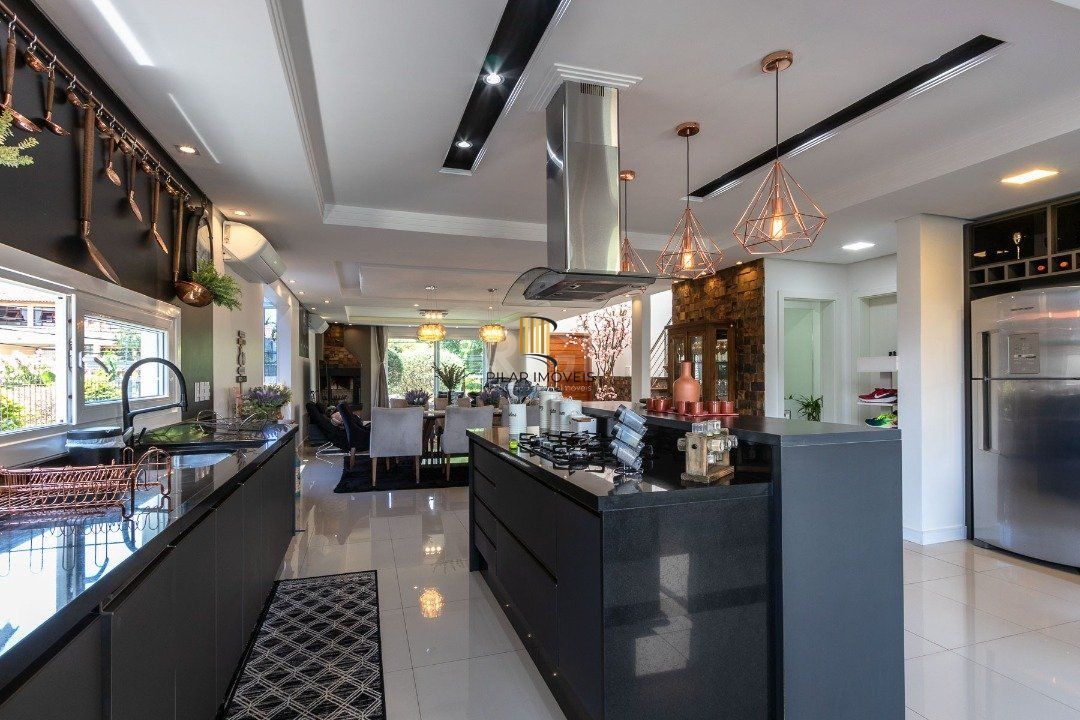 Casa para Venda - 420m², 3 dormitórios, sendo 3 suites, 8 vagas - Ipanema