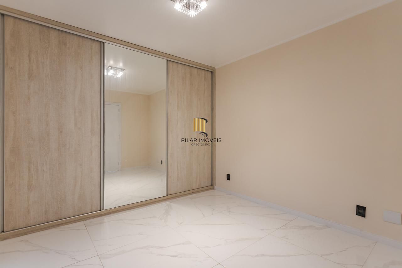 Casa de 3 dormitórios á venda no Jardim Lindóia em Porto Alegre