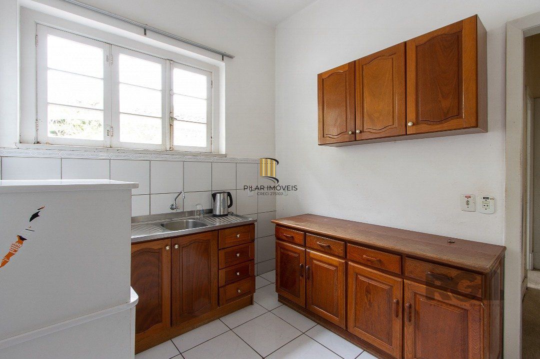 Casa 5 dormitórios no bairro Ipanema
