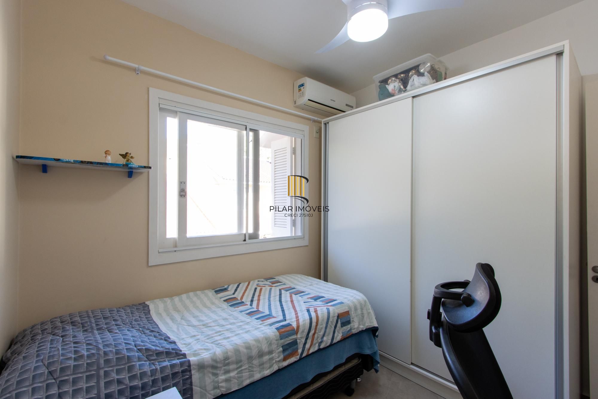 Casa em condomínio, com 3 quartos, com suíte, 2 vagas cobertas, churrasqueira, no Bairro Nonoai.