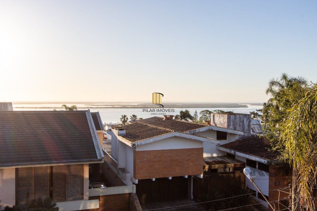 Casa em condomínio que possui  3 dormitórios, sendo 1suíte, lavabo, escritório, possibilidade de um 4 dormitório,