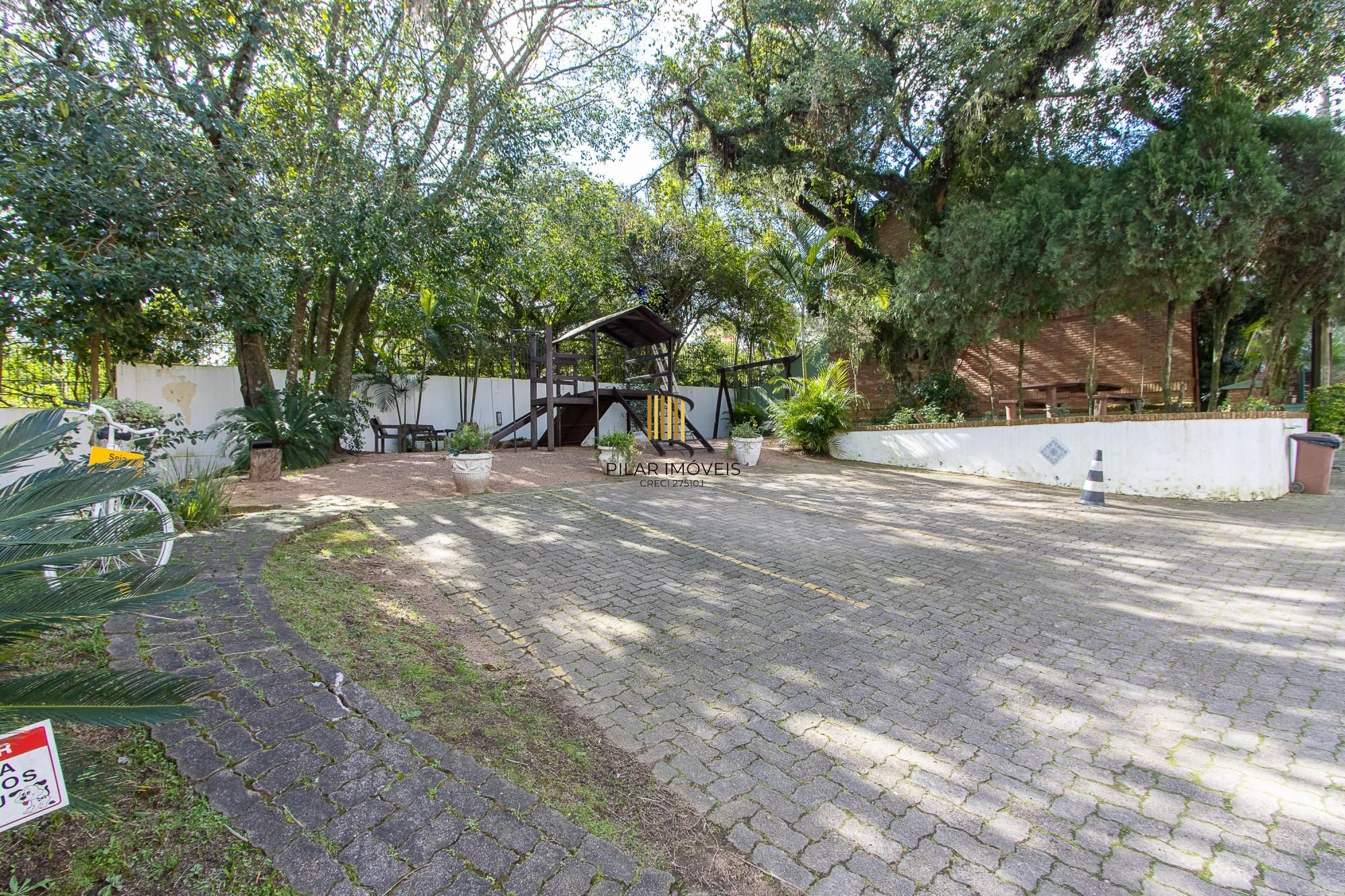 Casa em condomínio, 2 dormitórios, 1 vaga escriturada - Bairro Cavalhada