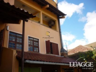 casa com 4 dormitórios, sendo uma suíte , e 530 area privativa