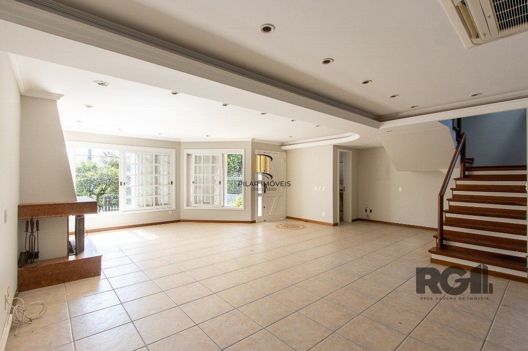 BELO SOBRADO, 3 QUARTOS, 1 SUITE, PISCINA, 320m² PRIVATIVOS - TRISTEZA