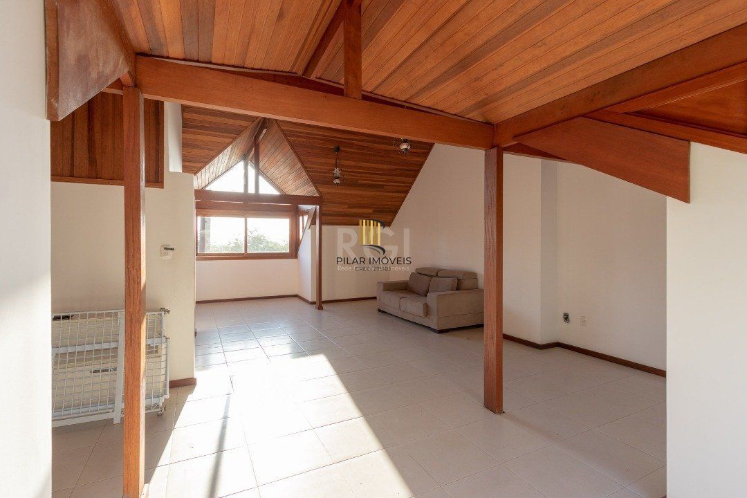 Casa para Venda - 233.34m², 3 dormitórios, sendo 1 suites, 4 vagas - Tristeza