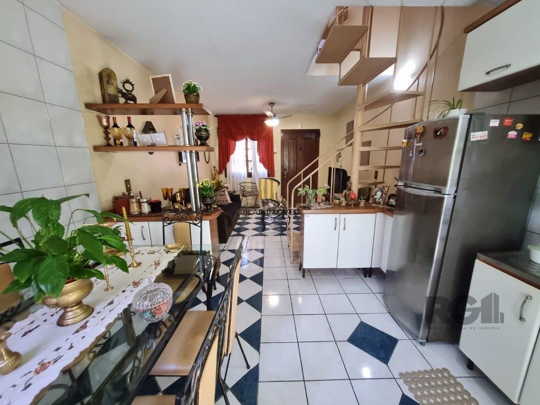 Casa de Condomínio 3 dormitórios no bairro Camaquã