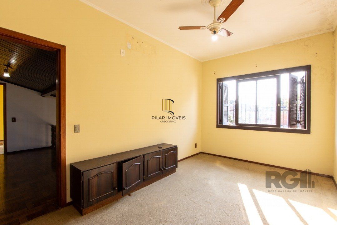 Casa para Venda - 72.6m², 4 dormitórios, sendo 1 suites, 6 vagas - Camaquã