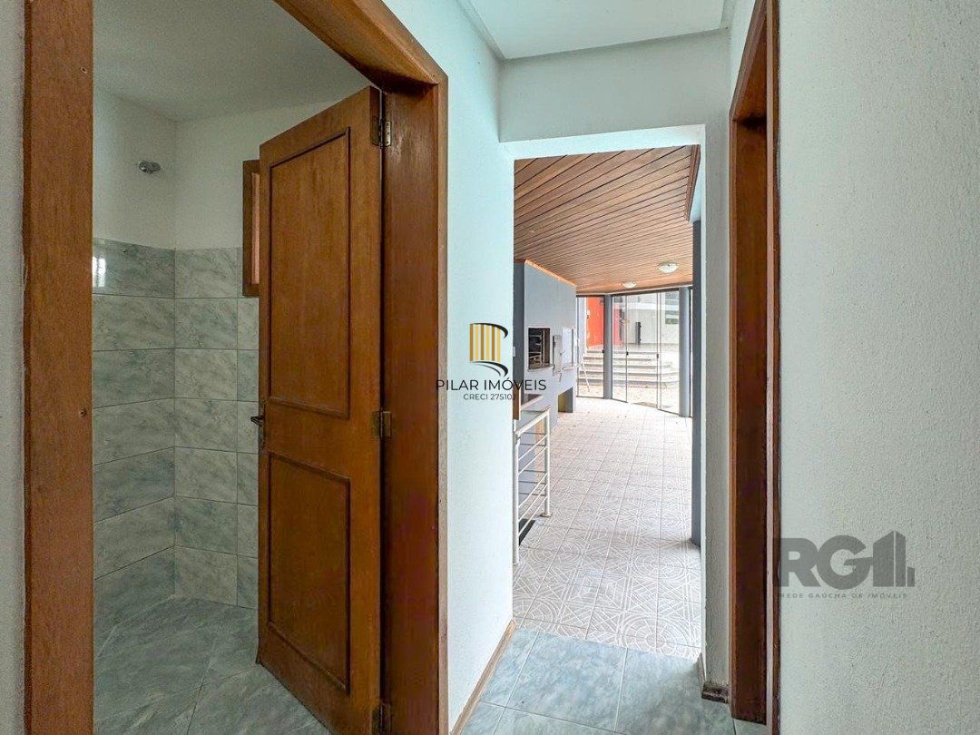 Com 4 suítes espaçosas, incluindo uma master com closet,