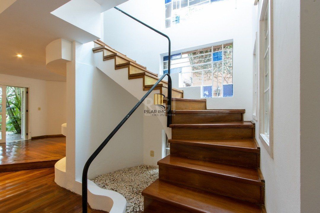 Sobrado com 300m² à venda, 3 quartos, 1 suite, 2 vagas - Bairro Espírito Santo