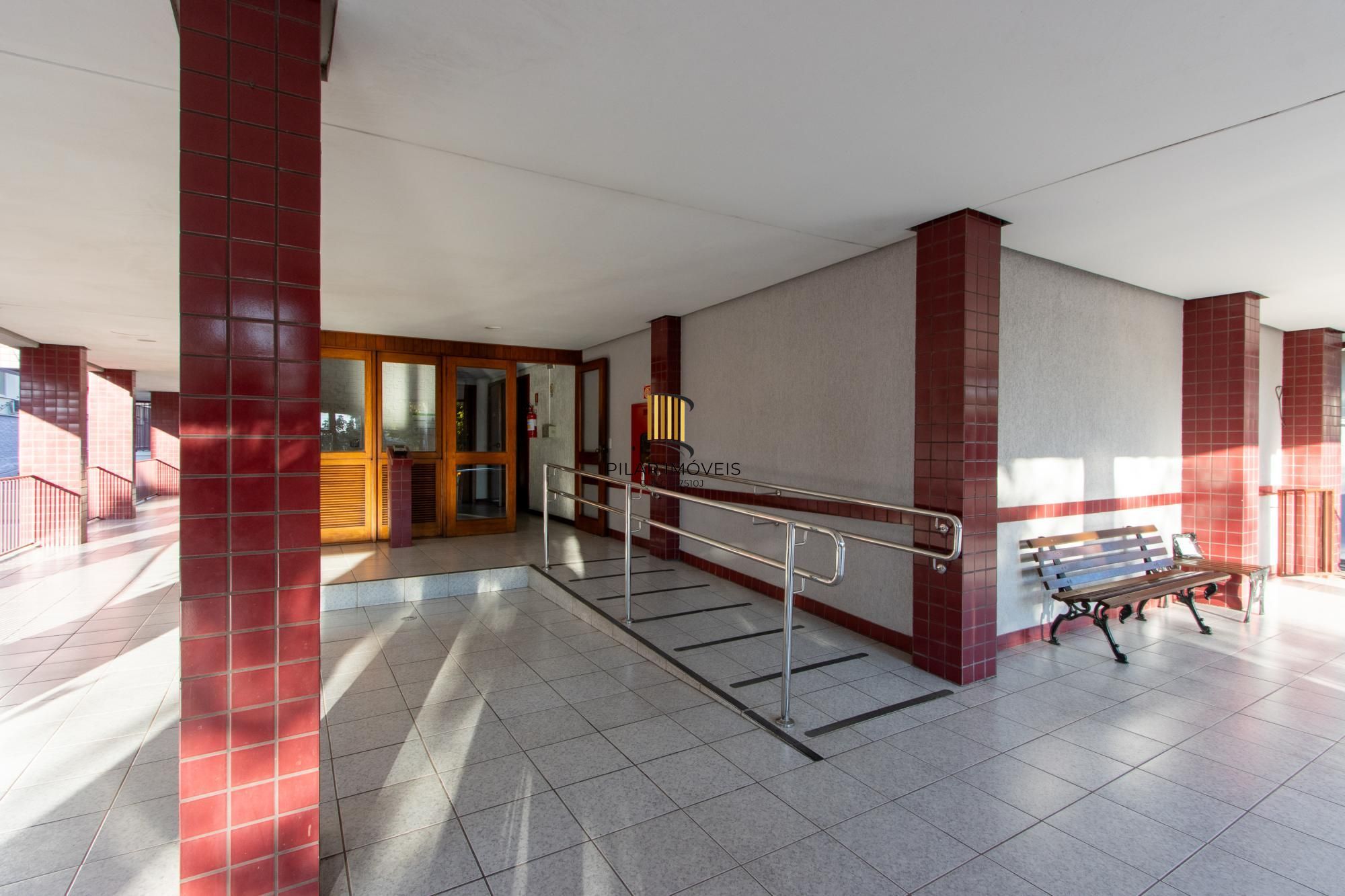 COBERTURA 2 QUARTOS, 2 VAGAS INDIVIDUAIS ESCRITURADAS, ELEVADOR - BAIRRO SANTO ANTONIO
