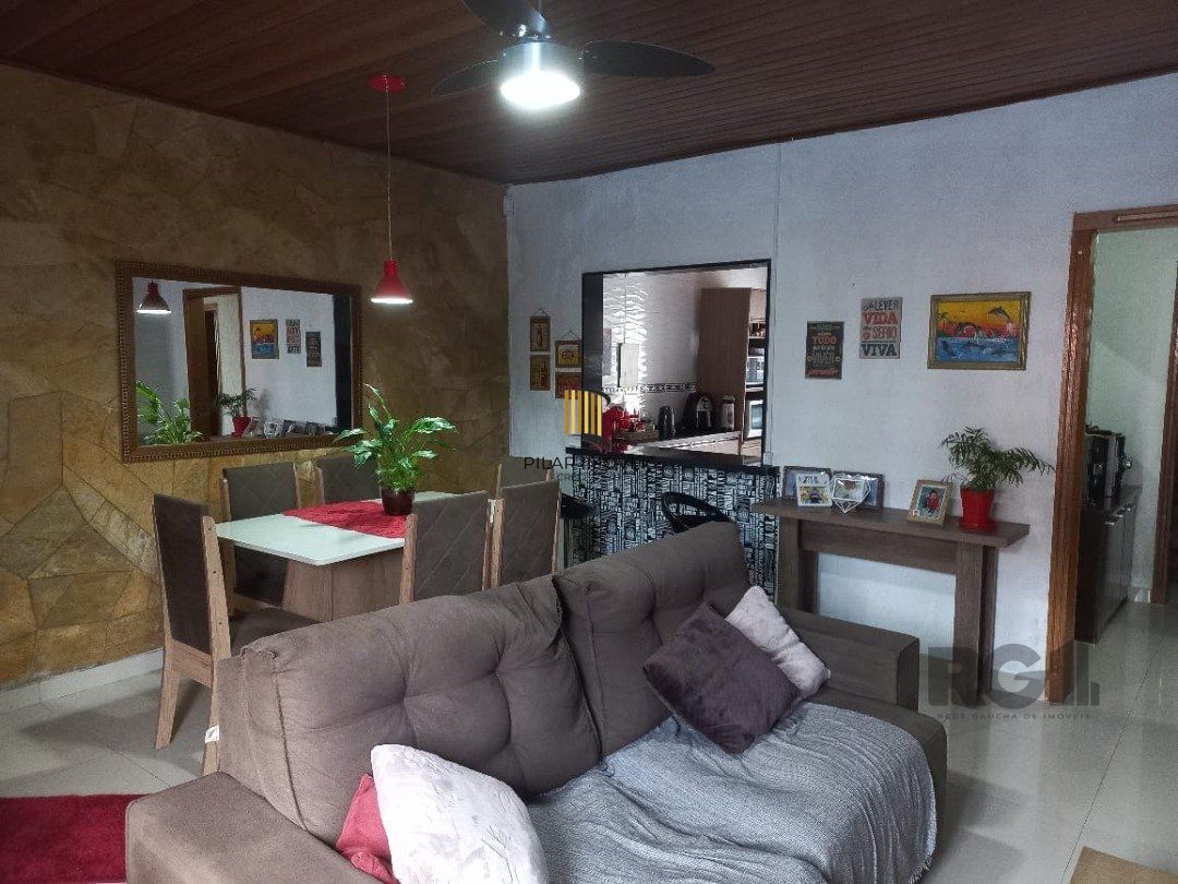 Casa 2 dormitórios com piscina na Vila Nova Porto Alegre