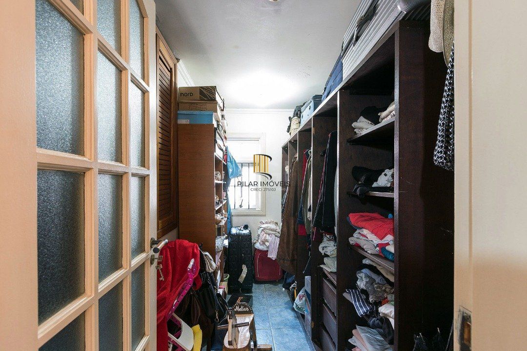 Casa para Venda - 320m², 5 dormitórios, sendo 2 suites, 3 vagas - Tristeza