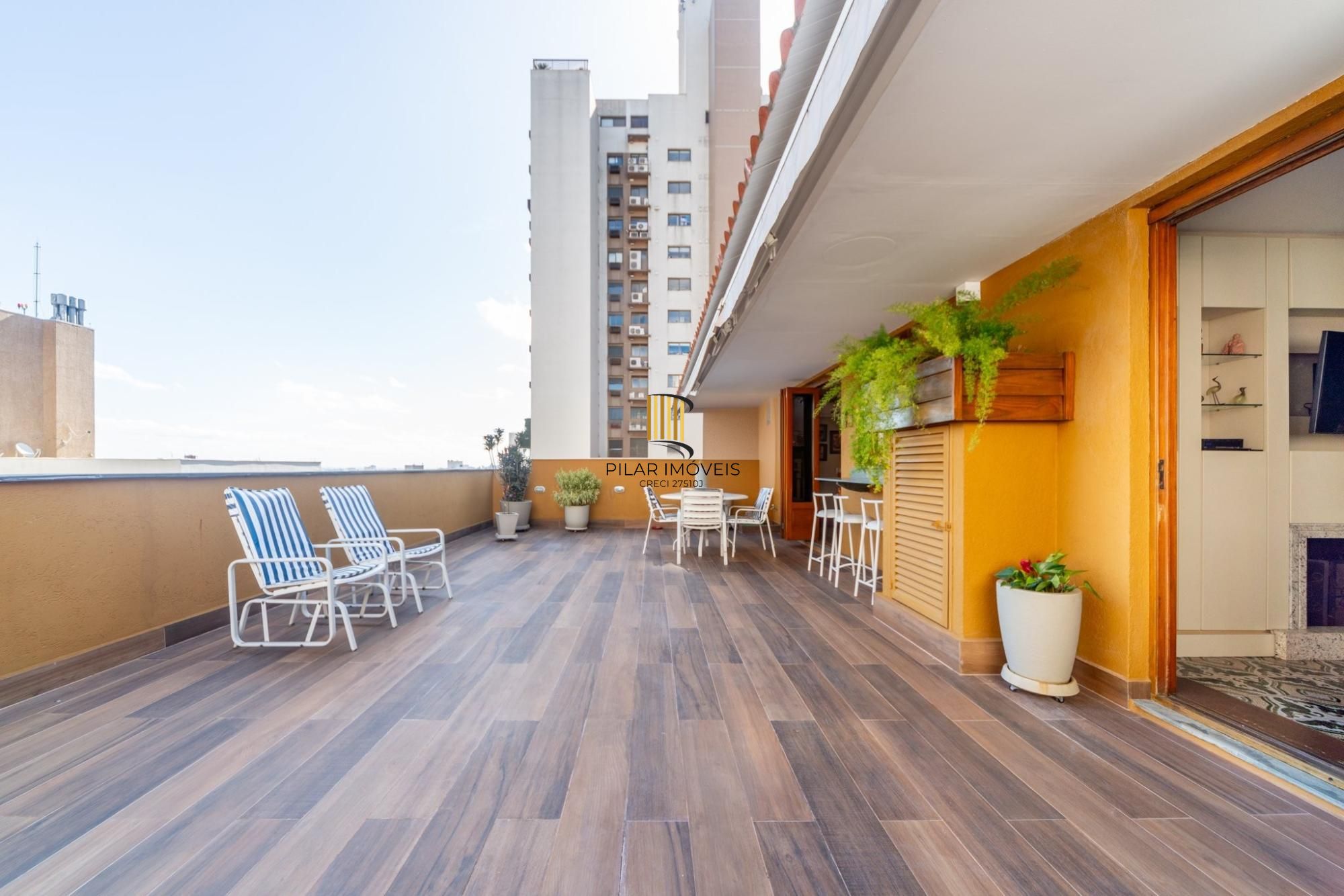 Cobertura com 206m², 3 dorm, Petrópolis e 2 vagas