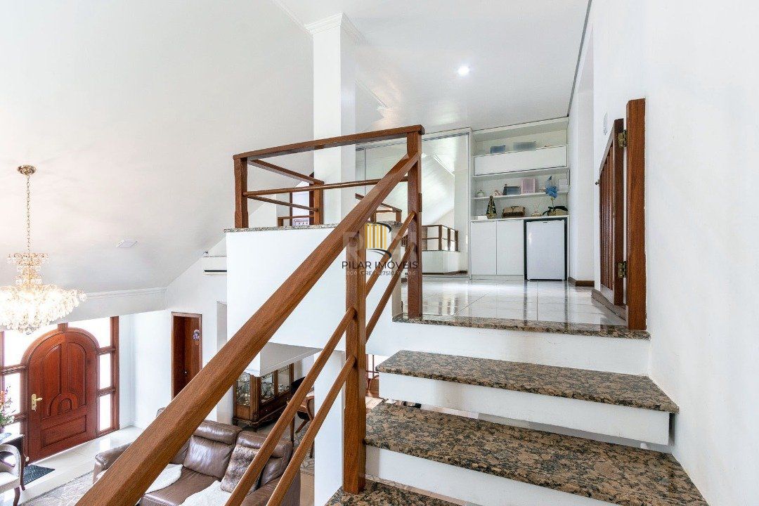 Casa para Venda - 293.76m², 3 dormitórios, sendo 1 suites, 6 vagas - Guarujá