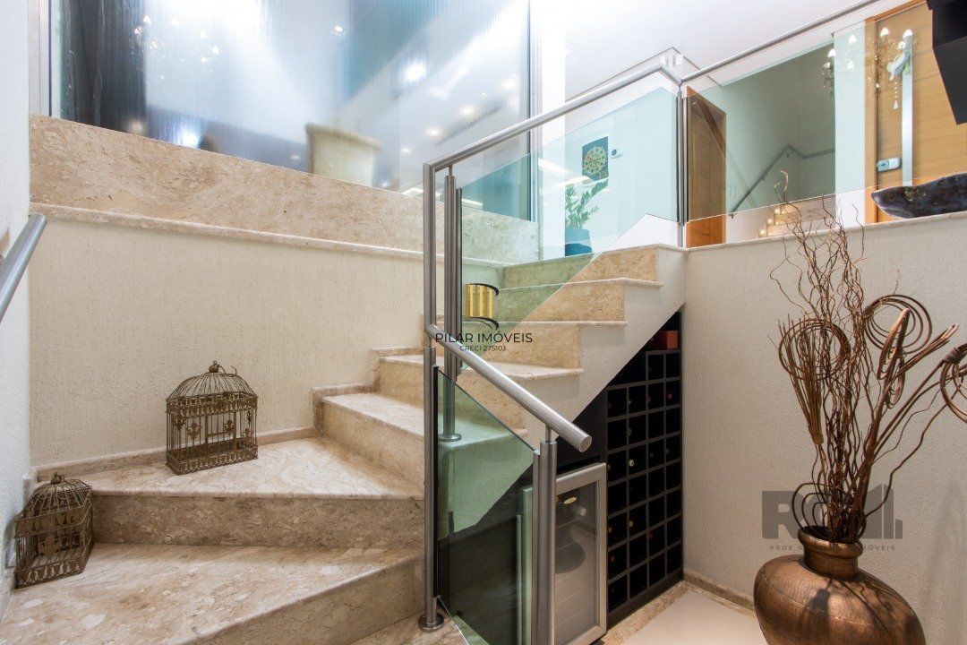 Casa com 5 suites com area privativa 714,00