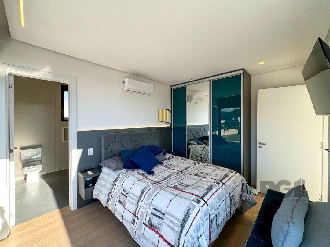 Casa Condominio para Venda - 340m², 4 dormitórios, sendo 4 suites, 4 vagas - Alphaville