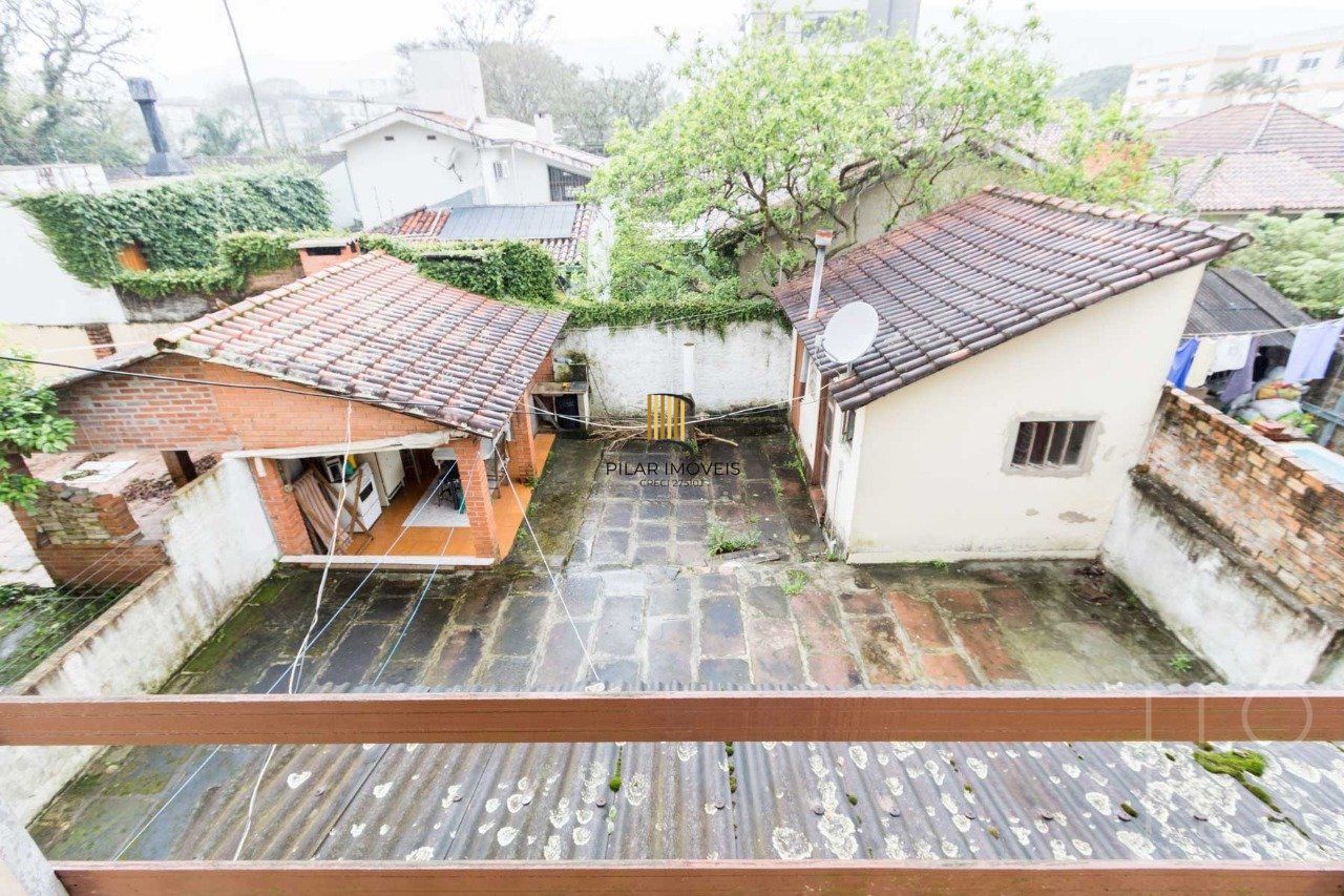 Casa para Venda - 150m², 4 dormitórios, sendo 1 suites, 5 vagas - Teresópolis