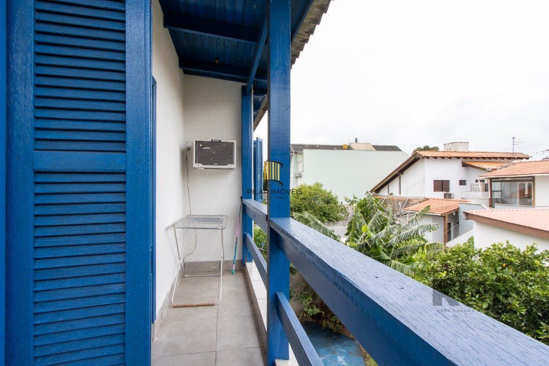 Casa térrea, 3 quartos, edícula, com 2 suites, pátio - Bairro Guarujá