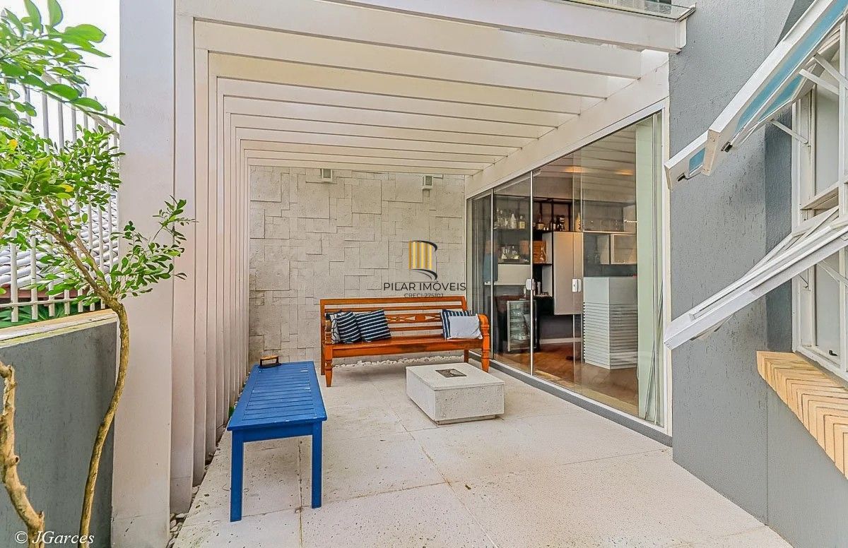 Casa em Condomínio à venda com 286m², 3 dormitórios, 1 suíte, 3 vagas, no bairro Jardim Isabel em Porto Alegre