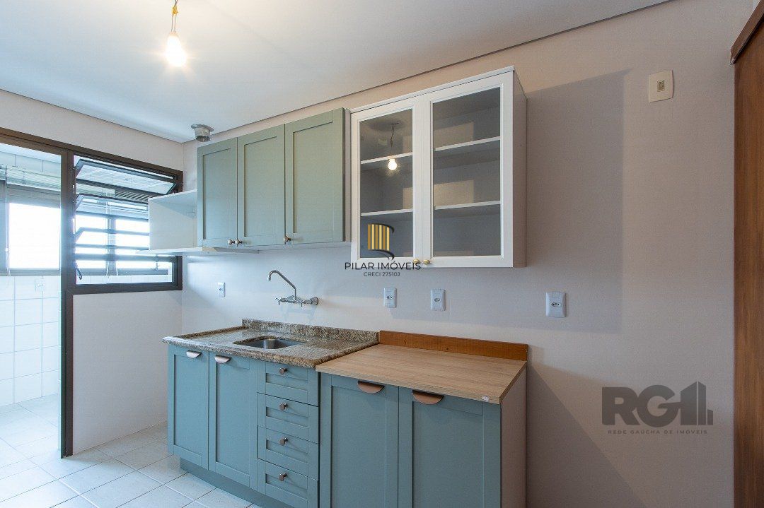 Apartamento 3 quartos, 1 suite, dependência, sacada com churrasqueira, 2 vagas - Bairro Menino Deus