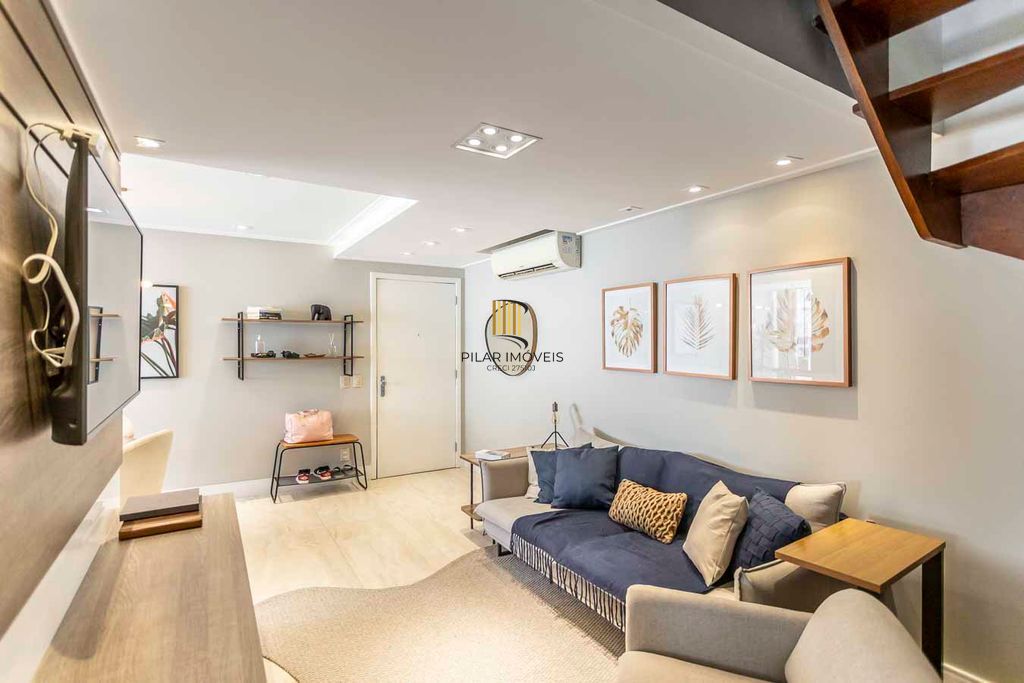 Cobertura semi mobiliada!