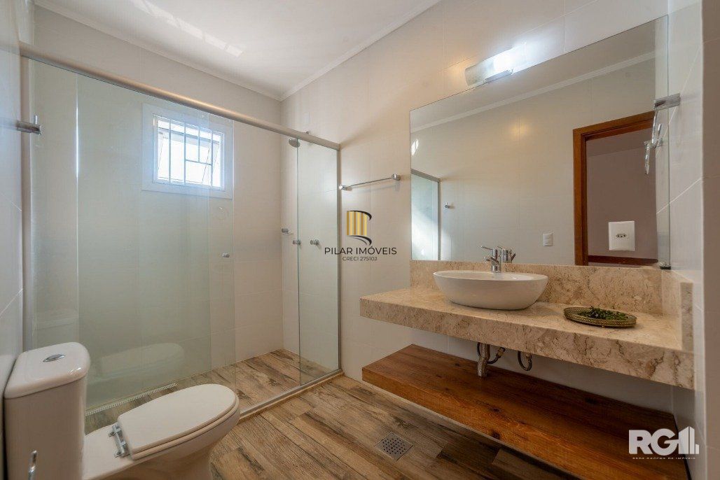 Casa, totalmente mobiliada, 3 dormitórios, 1 uma suíte com closet e sacada