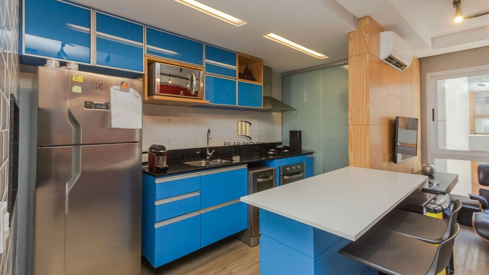 Apartamento 2 dormitórios, 1 suíte, 2 vagas, Petrópolis, Porto Alegre.