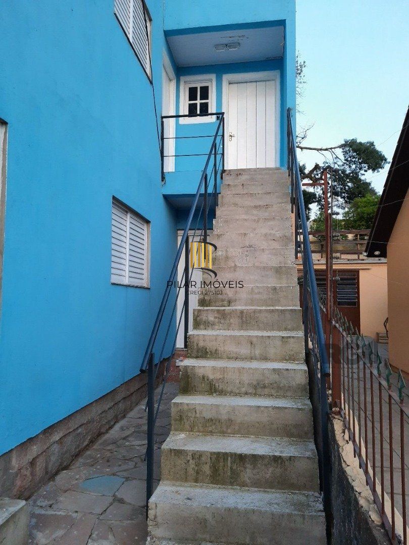 Oportunidade Imperdível: Prédio com 4 Apartamentos, Pátio e 2 Vagas de Garagem