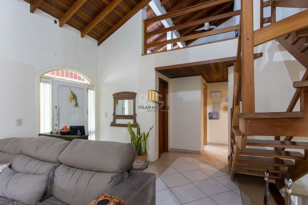 Casa 4 dormitórios no bairro Hípica