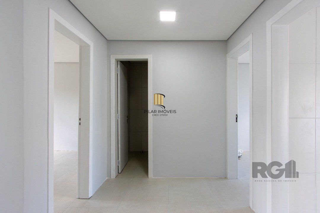 Casa  no Bairro Hípica, 100% reformada, 2 dormitórios, 1 vaga de garagem.