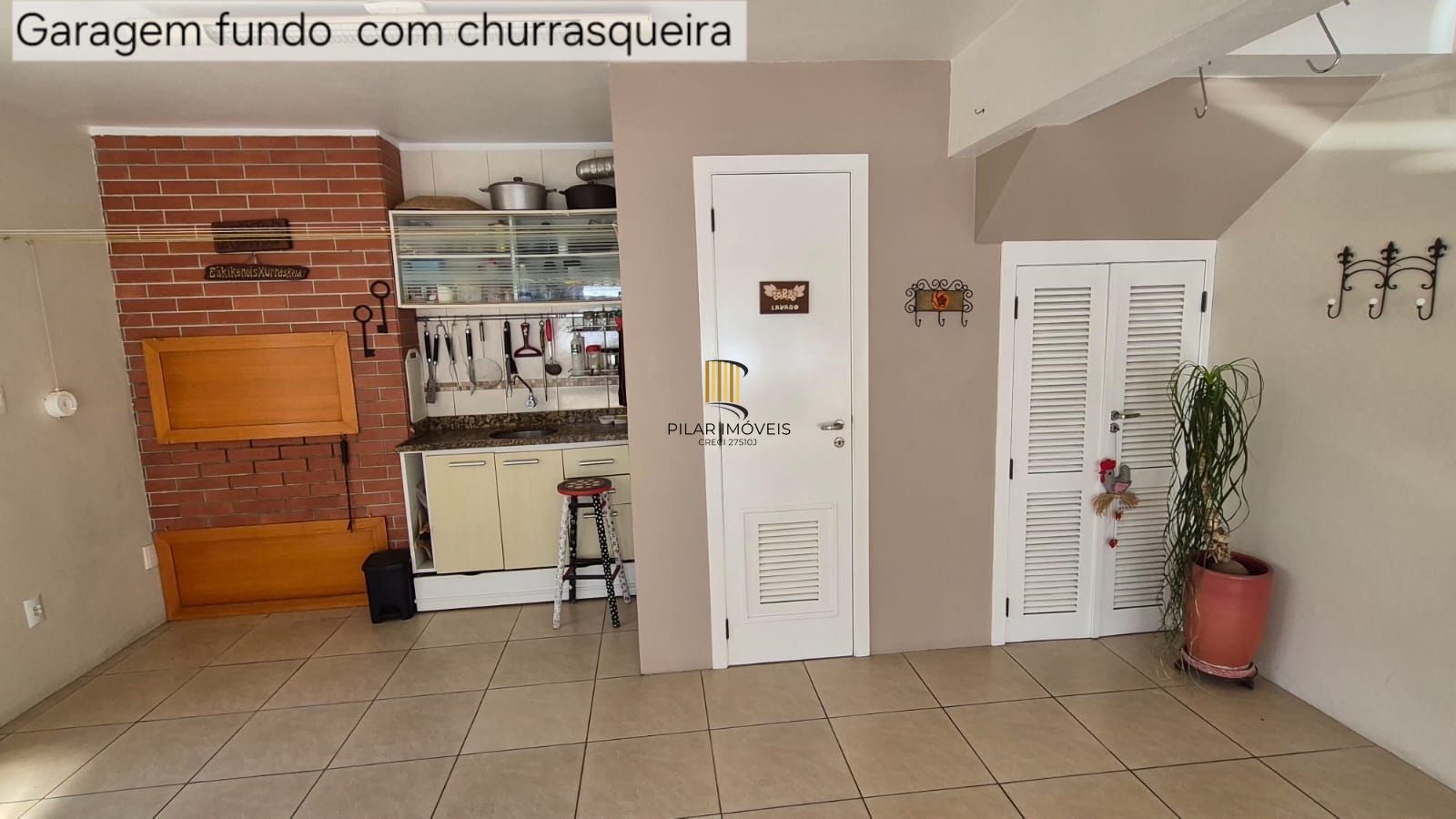 Excelente casa de 4 dormitórios, 1 suíte e 2 vagas em Novo Hamburgo.
