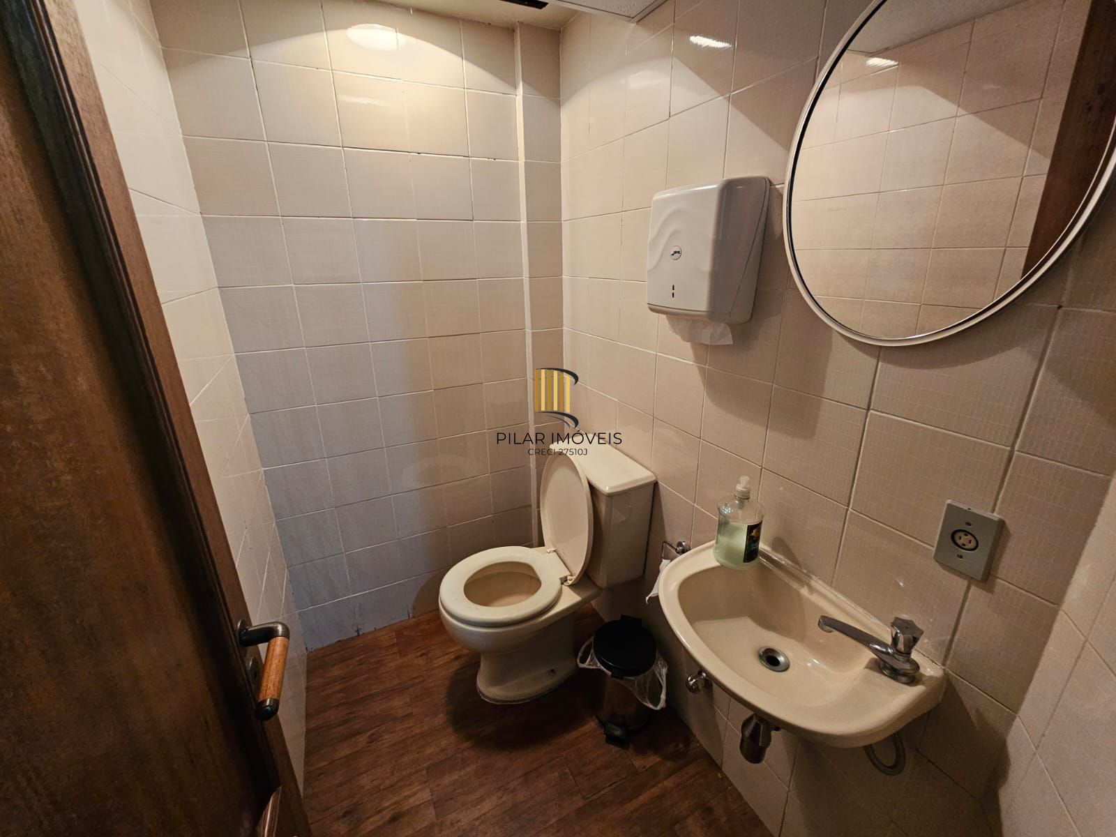 Sala comercial a 1 quadra do Parcão