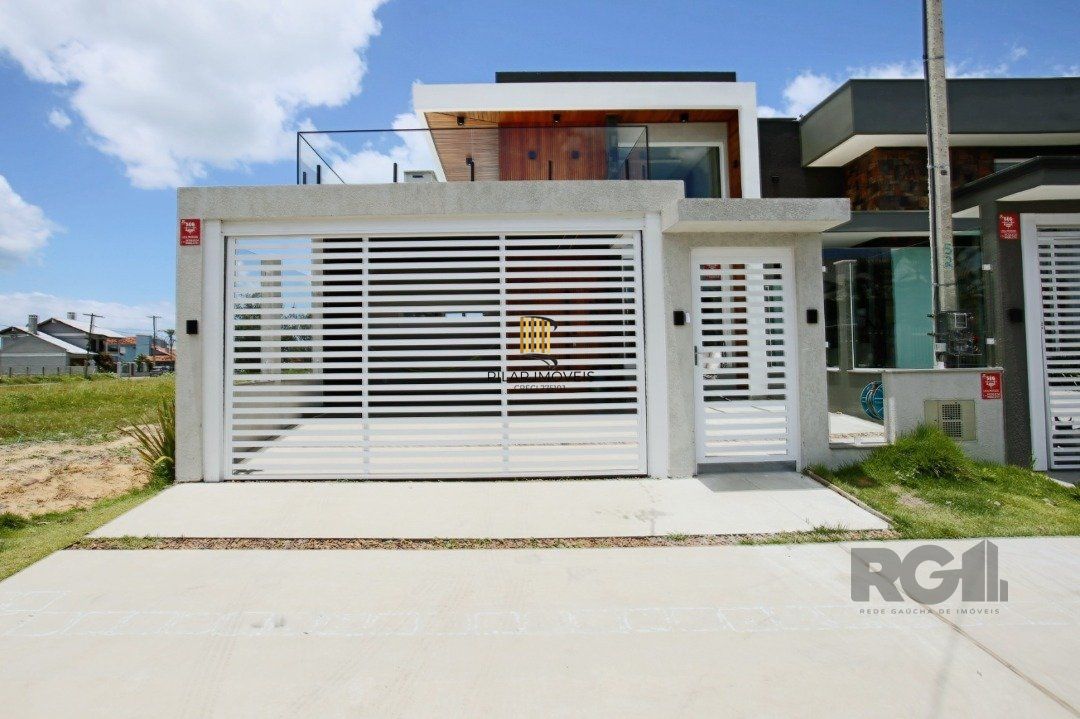 Casa 3 dormitórios no bairro Zona Nova