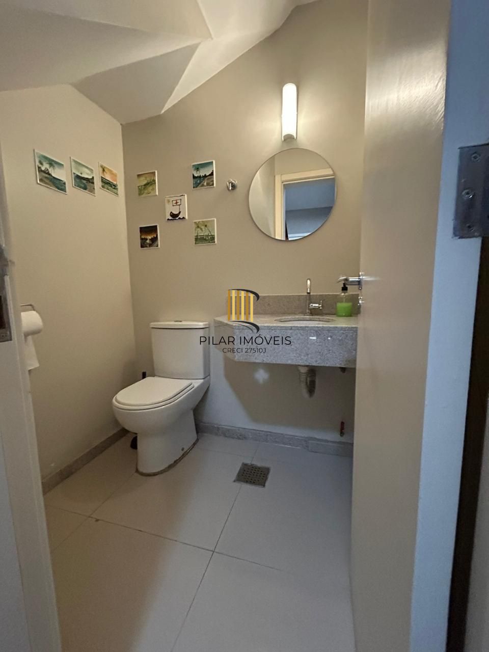 Casa condomínio | 3 dormitórios | 1 Suíte | 240,82 Privativos | 2 Vagas | Bairro Teresópolis