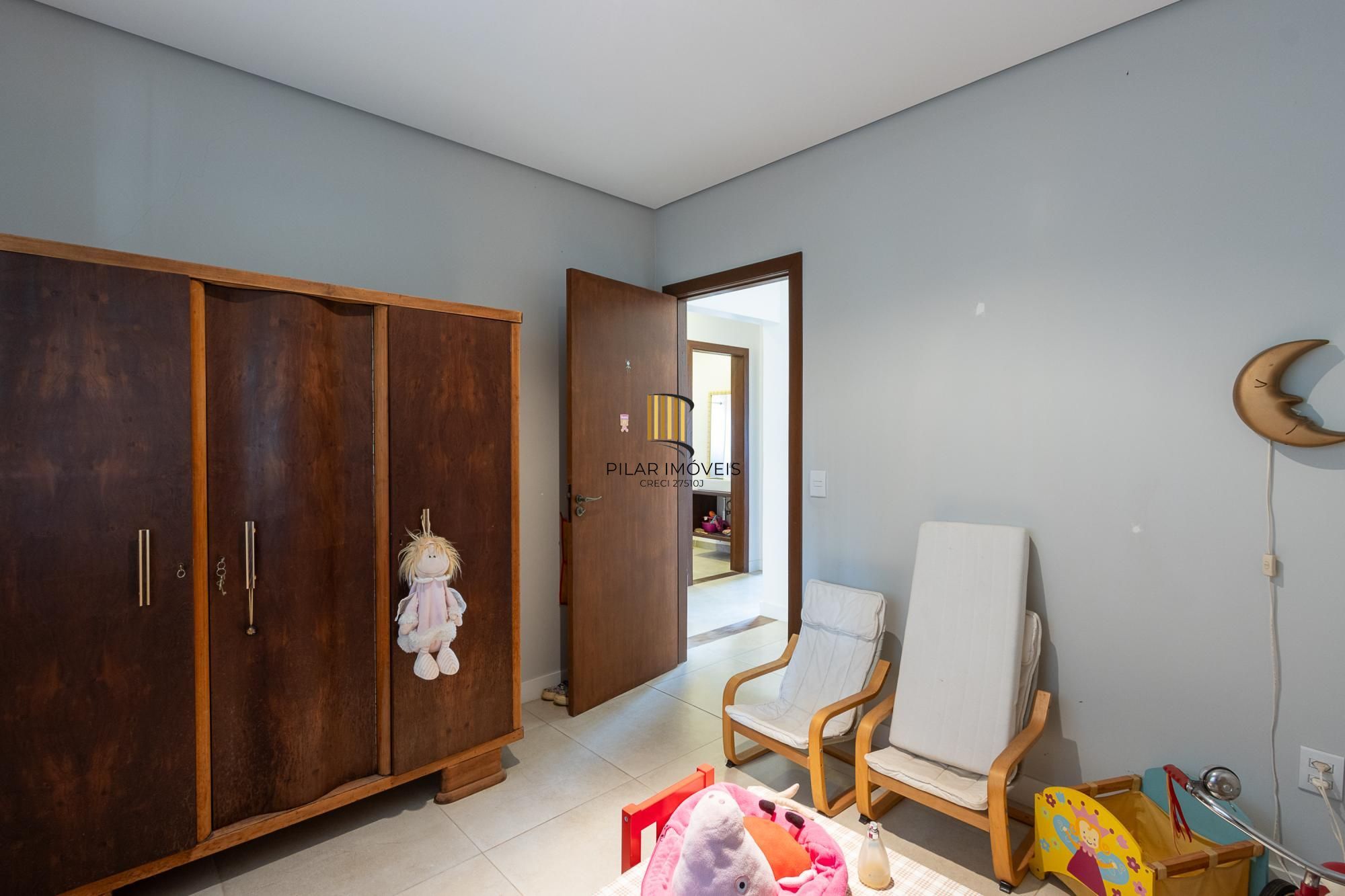 Casa com 6 quartos à venda  bairro Espírito Santo, Porto Alegre.