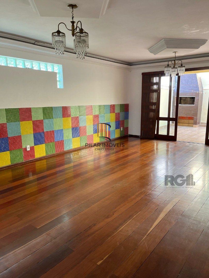 Casa para Venda - 507m², 4 dormitórios, sendo 2 suites, 6 vagas - Cavalhada