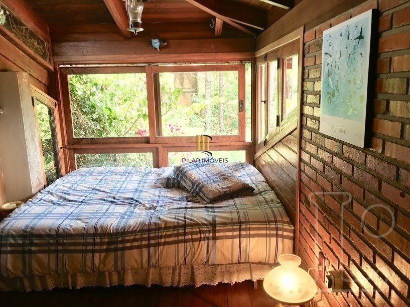 Casa para Venda - 570m², 3 dormitórios, sendo 1 suites, 2 vagas - Hípica