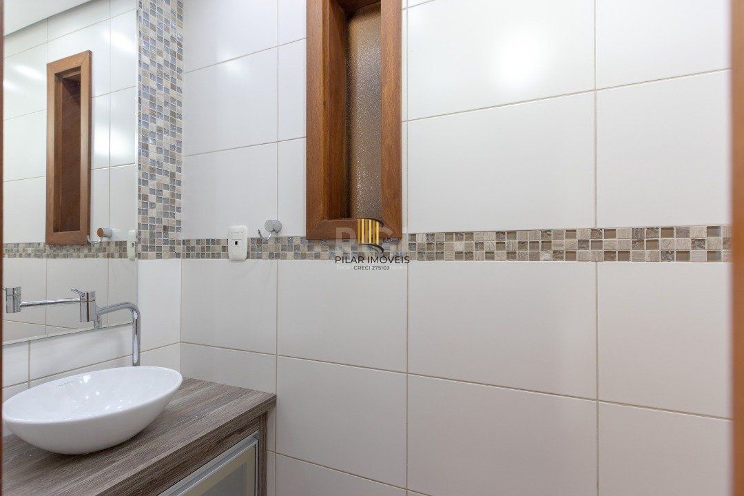 Casa para Venda - 233.34m², 3 dormitórios, sendo 1 suites, 4 vagas - Tristeza