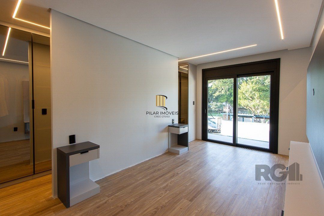 Casa 3 dormitórios no bairro Medianeira