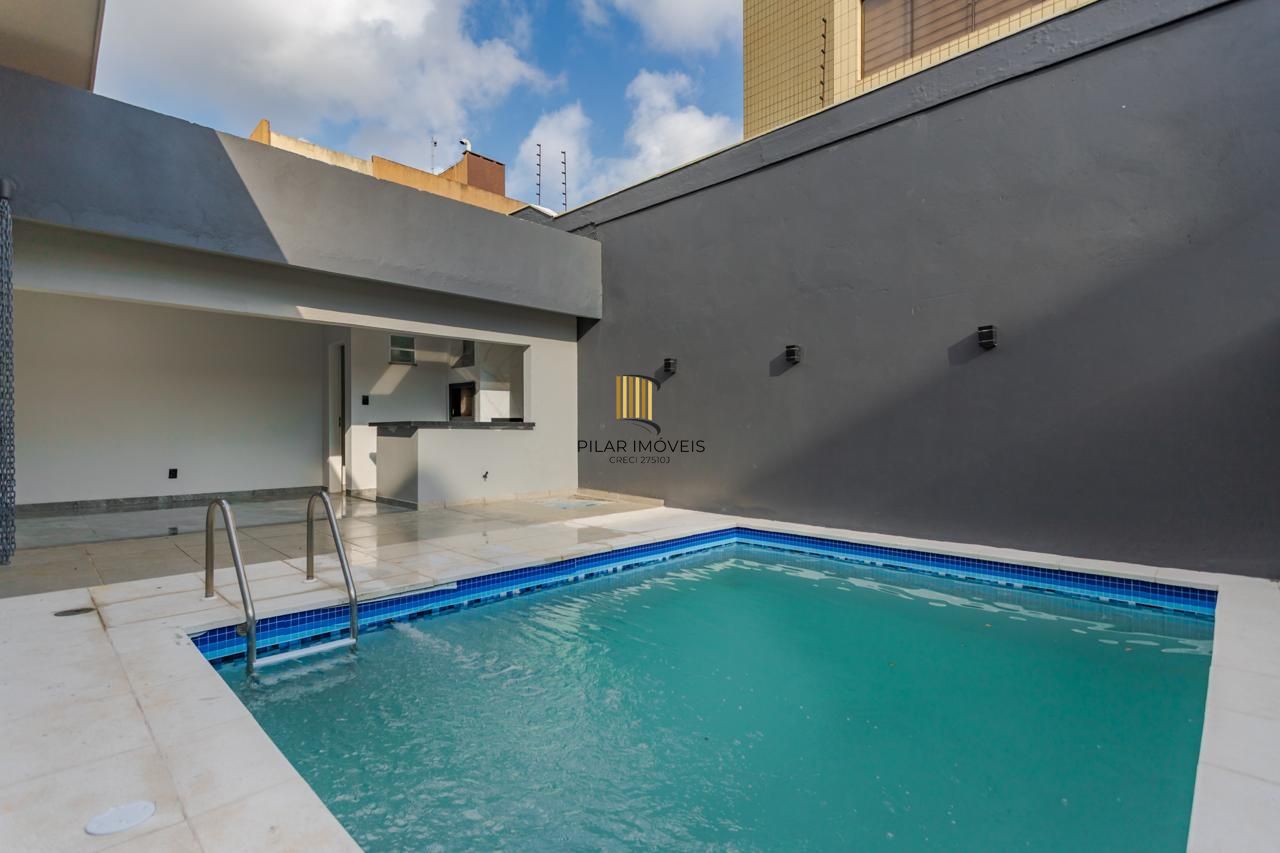 Casa de 3 dormitórios á venda no Jardim Lindóia em Porto Alegre