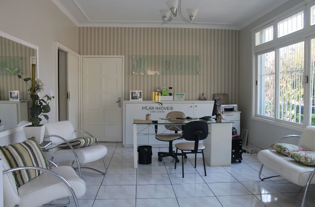 Casa para Venda - 221m², 3 dormitórios, sendo 1 suites, 4 vagas - Tristeza