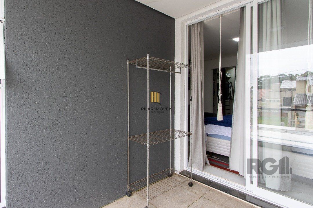 casa possui 3 suítes, 2 com closet