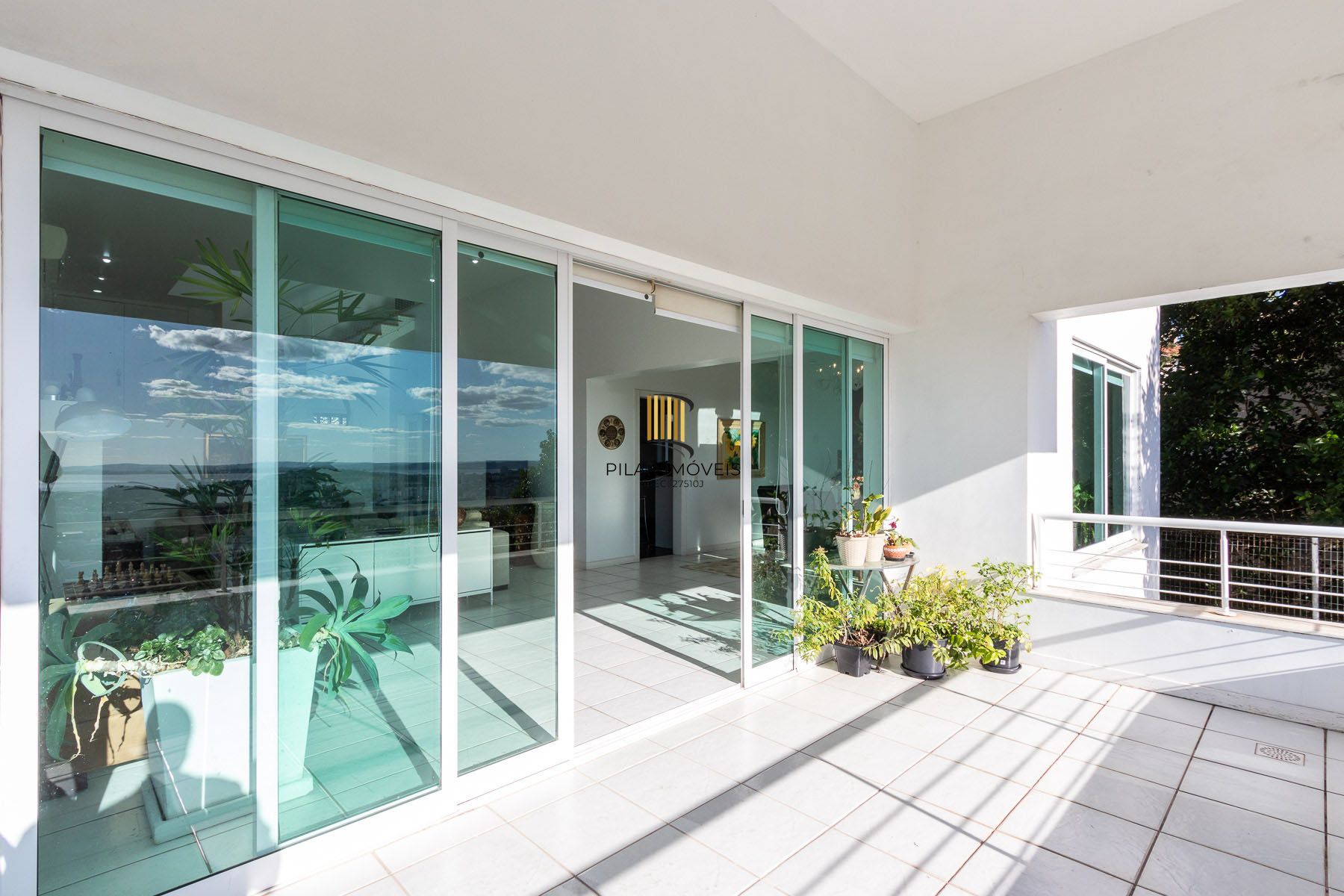 Casa para Venda - 470m², 3 dormitórios, sendo 1 suites, 6 vagas - Nonoai